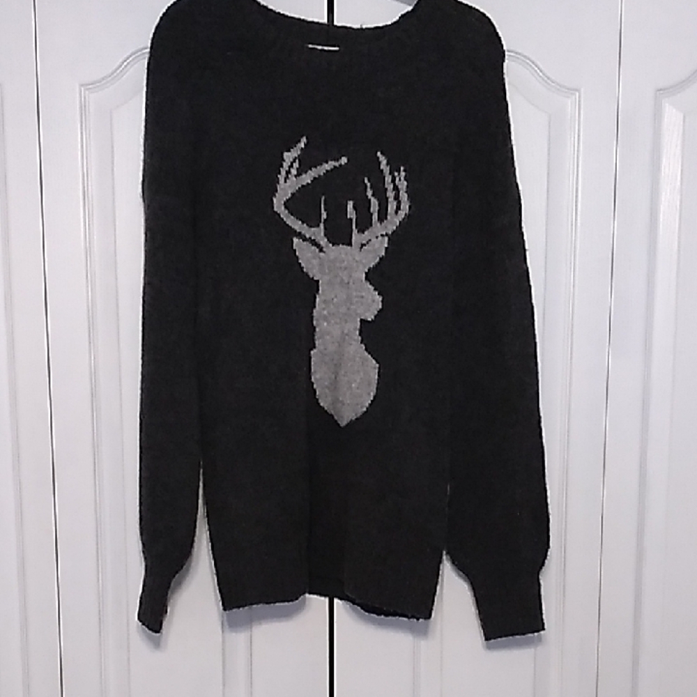 Gray Crew Neck Sweater with Deer Design